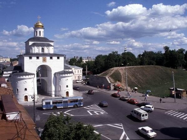 Владимир: Утраченные реликвии с Золотых ворот ищут на дне Клязьмы - фото 1